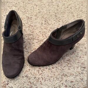 Women’s Grey Faux Suede Booties With Faux Leather Trim 3” Covered Heels Size 8M